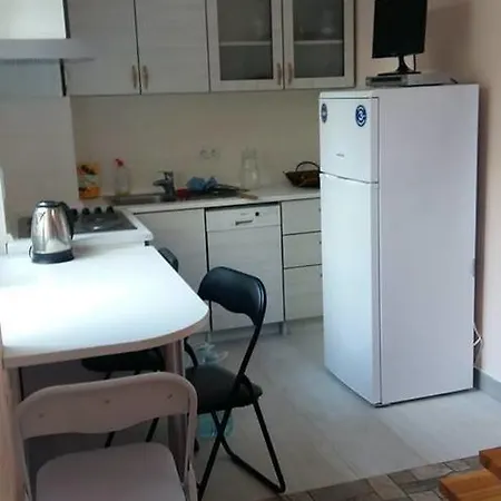 Domik S Prudom Konukevi *