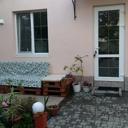 Konukevi Domik S Prudom *