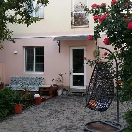 Konukevi Domik S Prudom *